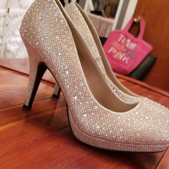 Sparlkly Pumps - Picture 2 of 3